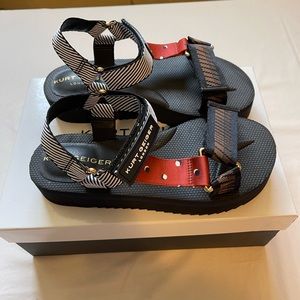 Kurt Geiger Woman’s platform sandals size 6.5